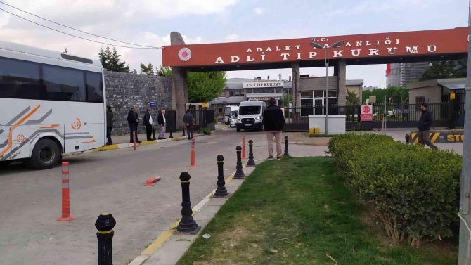 19 Yaşındaki Genç Kızın Sokak Ortasında Vurulma Anı Kamerada