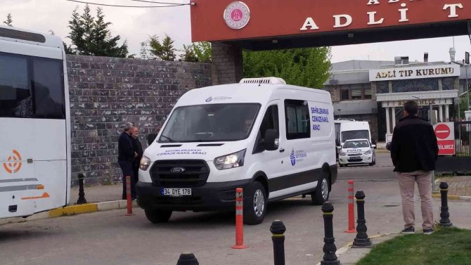 19 Yaşındaki Genç Kızın Sokak Ortasında Vurulma Anı Kamerada
