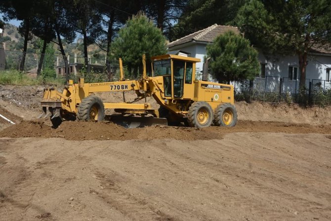 Köşklü Gençler İçin Sentetik Halı Saha Çalışmaları Başladı