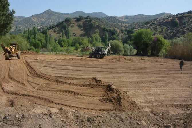 Köşklü Gençler İçin Sentetik Halı Saha Çalışmaları Başladı