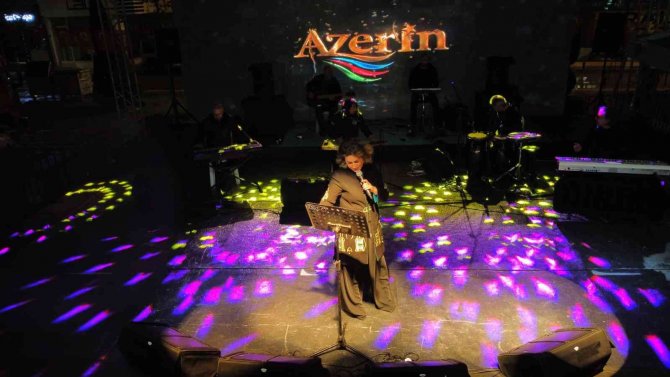Ünlü Sanatçı Azerin’den Unutulmaz Konser