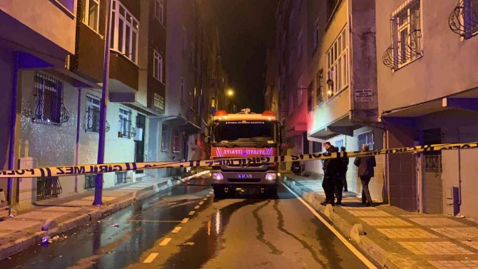 Bağcılar’da 4 Katlı Binanın Çatısı Alev Alev Yandı