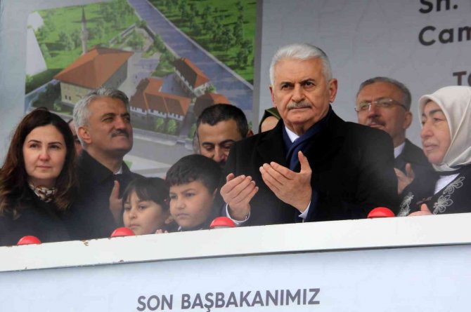 Binali Yıldırım Ve Ailesi Tarafından Yaptırılan Camii Ve Külliyenin Temel Atma Töreni Kar Yağışı Altında Gerçekleşti