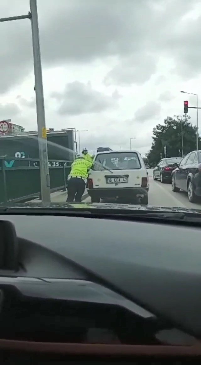 Bursa’da Trafik Polisinden Takdir Toplayan Hareket
