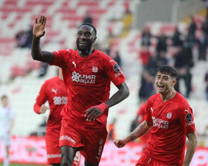 Yatabare Adını Sivasspor Tarihine Yazdırdı
