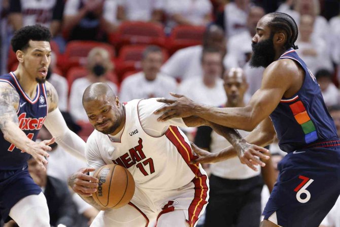 Miami Heat Ve Phoenix Suns Serilerini 2-0 Yaptı