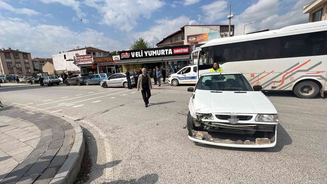 Düzce’de Zincirleme Kazada 6 Araç Birbirine Girdi