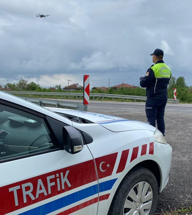 Kırmızı Işıkta Geçen Sürücüler Drondan Kaçamadı
