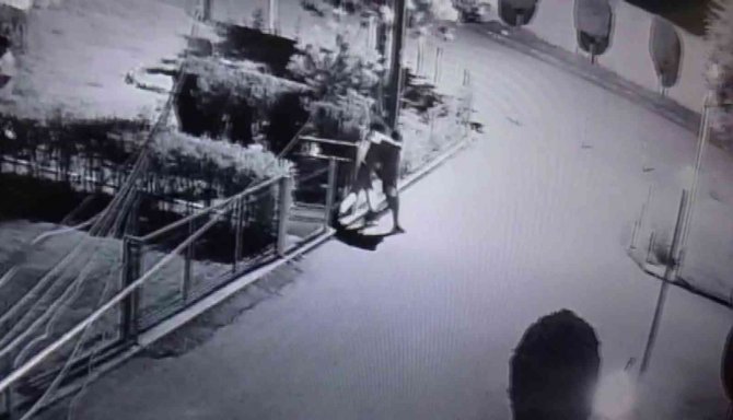 Güvenlik Görevlisi Hırsızı Suçüstü Yakaladı