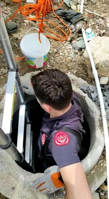 Elazığ’da Su Kuyusuna Düşen Yavru Kediyi İtfaiye Kurtardı