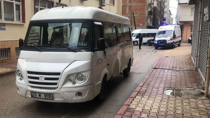 Elazığ’da Minibüs İle Otomobil Çarpıştı: 3 Yaralı