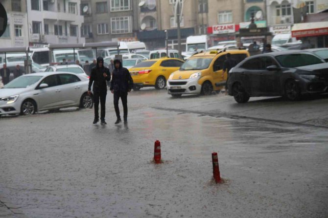 Elazığ’da Sağanak Yağış Etkisini Yeniden Gösterdi