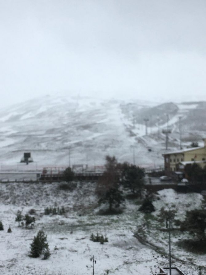 Mayıs Ayında Yağan Kar Erciyes’i Beyaza Büründü