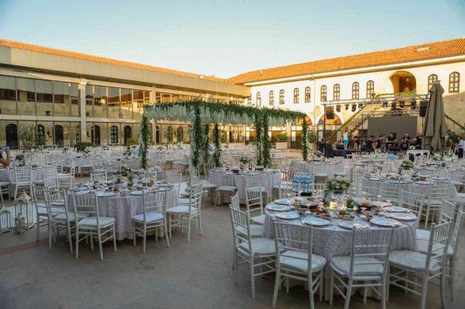 Düğün Yapan Çiftlere Kral Dairesi Bedava