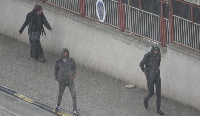 Gaziantep’te Sağanak Yağış Ve Dolu