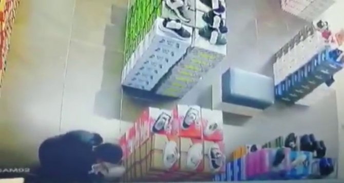 Alışveriş Merkezinden Ayakkabı Hırsızlığı
