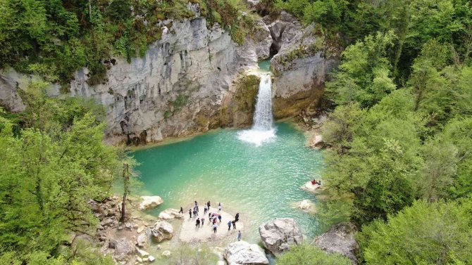 Karadeniz’in Saklı Cenneti Ilıca Şelalesi’ne Ziyaretçi Akını