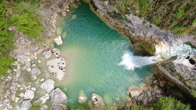 Karadeniz’in Saklı Cenneti Ilıca Şelalesi’ne Ziyaretçi Akını