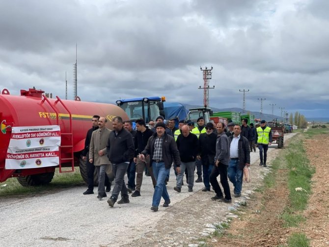 Jandarma Ekipleri Traktörler Römorklarına Reflektör Taktı