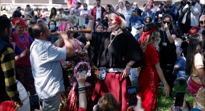 On Binlerce Kişinin Katıldığı Kakava Hıdırellez Şenlikleri Renkli Görüntülerle Başladı