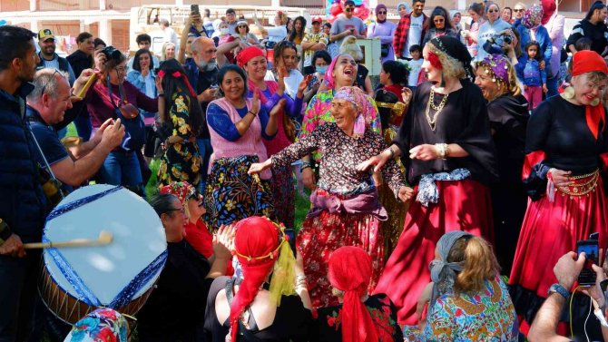 On Binlerce Kişinin Katıldığı Kakava Hıdırellez Şenlikleri Renkli Görüntülerle Başladı