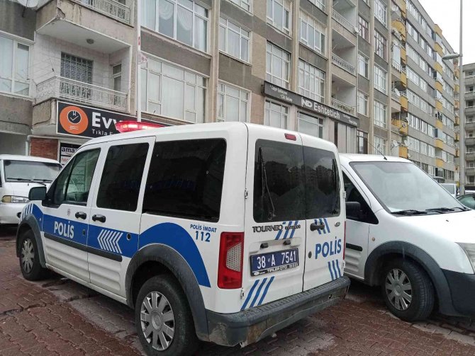 Yaşlı Kadın Yalnız Yaşadığı Evinde Ölü Bulundu