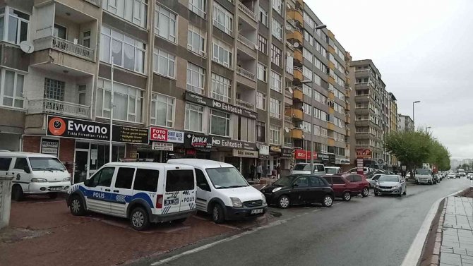 Yaşlı Kadın Yalnız Yaşadığı Evinde Ölü Bulundu