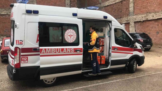 Elazığ’da Minibüs İle Otomobil Çarpıştı: 3 Yaralı