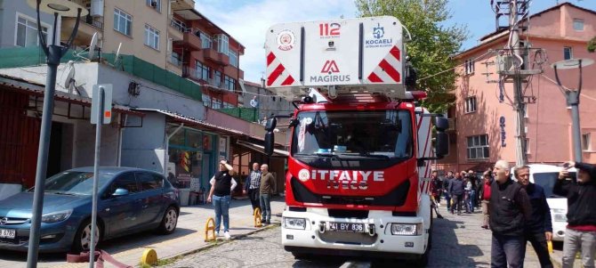 Apartmanın 4. Katı Alev Alev Yandı