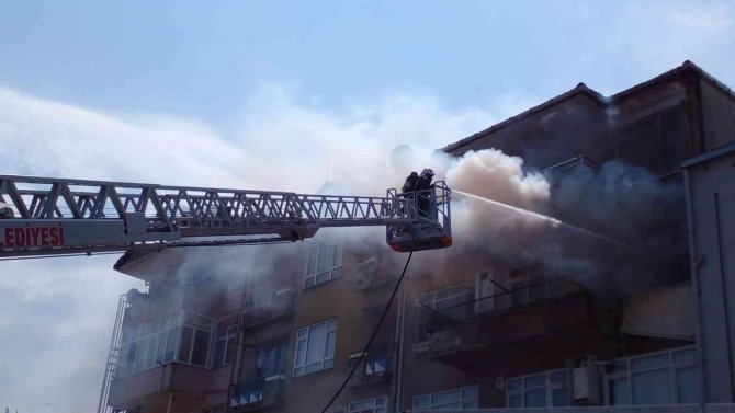 Apartmanın 4. Katı Alev Alev Yandı