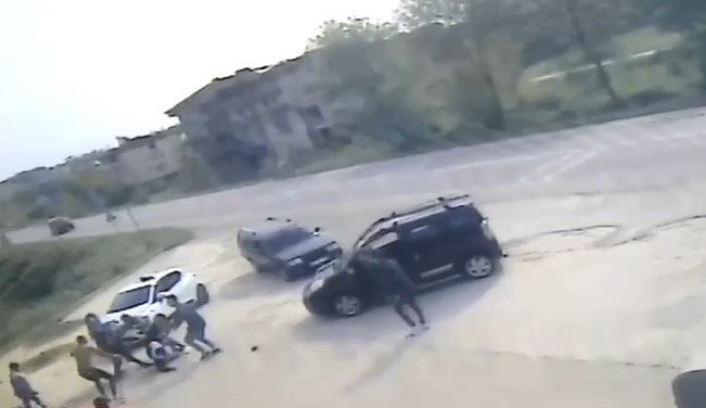 Araçlardan İnip Tekme Tokat Birbirlerine Girdiler, O Anlar Kamerada