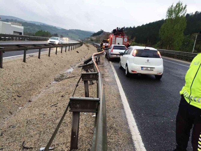 Kontrolden Çıkan Otomobil Bariyerlere Çarptı; 1’i Çocuk 3 Kişi Yaralandı
