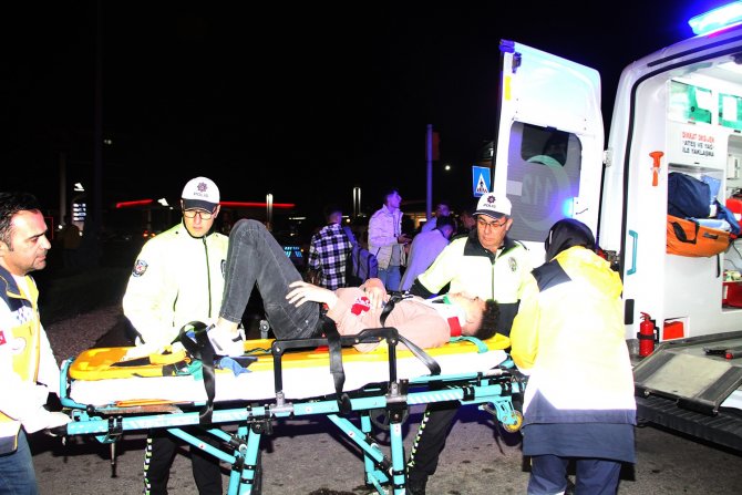 Asker Eğlencesinden Dönen Gençler Kaza Yaptı: 6 Yaralı