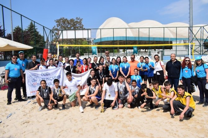 Nilüfer Spor Şenlikleri’nde Oryantiring Ve Plaj Voleybolu Heyecanı