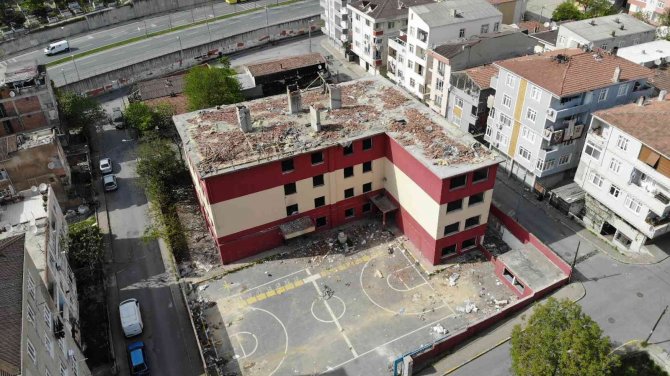 Küçükçekmece’de Boşaltılan Okul Bağımlıların Mekanı Oldu