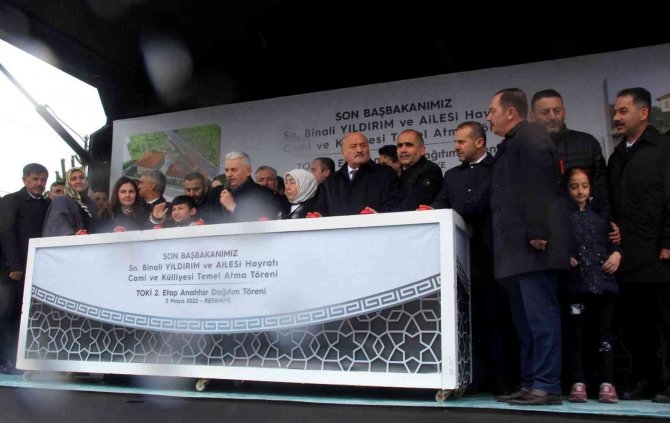 Binali Yıldırım Ve Ailesi Tarafından Yaptırılan Camii Ve Külliyenin Temel Atma Töreni Kar Yağışı Altında Gerçekleşti
