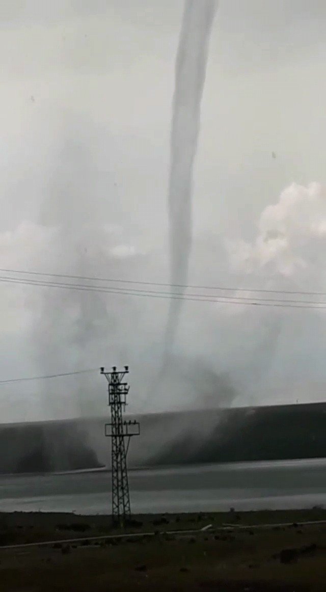 Şanlıurfa’da Dev Bir Hortum Oluştu