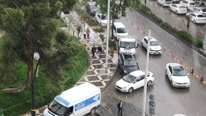 Şanlıurfa’da Dolu Ve Yağmur Hayatı Felç Etti