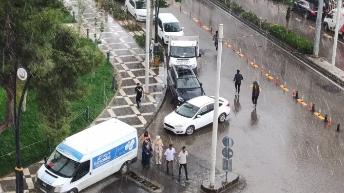 Şanlıurfa’da Dolu Ve Yağmur Hayatı Felç Etti