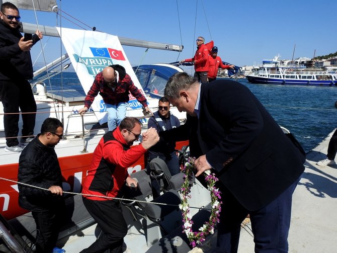 Gelecek İçin Hopa’dan Yelken Açan Tekne Çeşme’de Karşılandı