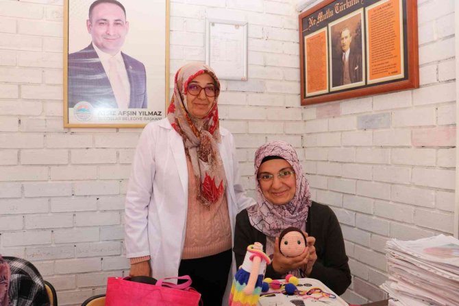 Toroslar’ın Kursunda Oyuncak Yapıp Gelir Sağlıyorlar