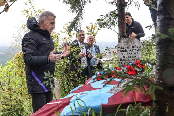 Başkan Ahmet Ağaoğlu, Vefat Eden Taraftarların Mezarlarını Ziyaret Etti