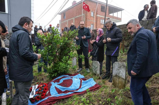 Başkan Ahmet Ağaoğlu, Vefat Eden Taraftarların Mezarlarını Ziyaret Etti