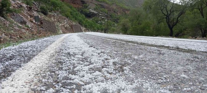 Dolu, Tunceli-erzincan Karayolunu Beyaza Bürürdü