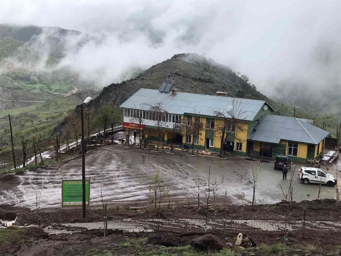 Taşkın Ve Dolu Ziyaretgahta Hasara Neden Oldu