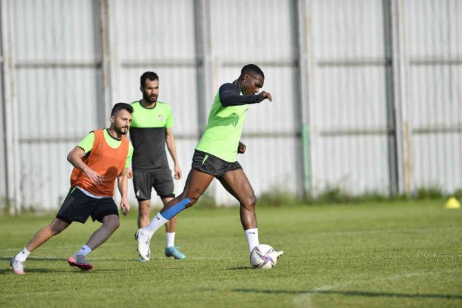 Bursaspor, Ümraniyespor Maçı Hazırlıklarını Çift Kale Maç Yaparak Sürdürdü