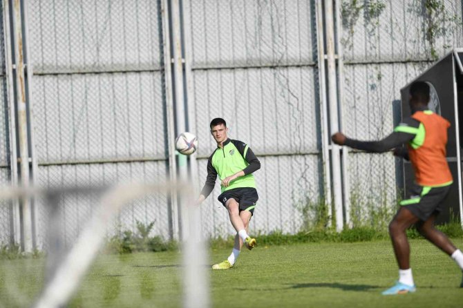 Bursaspor, Ümraniyespor Maçı Hazırlıklarını Çift Kale Maç Yaparak Sürdürdü