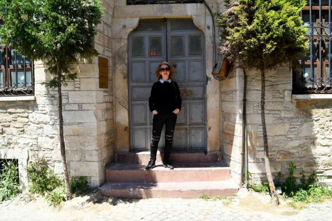 Ünlü Sanatçı Alexandra Gravas Atalarının İzini Söke’de Buldu