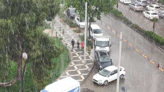 Şanlıurfa’da Dolu Ve Yağmur Hayatı Felç Etti