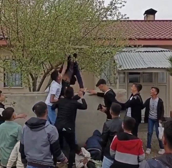 Van’da Bayram Ziyaretleri Renkli Görüntülere Sahne Oldu